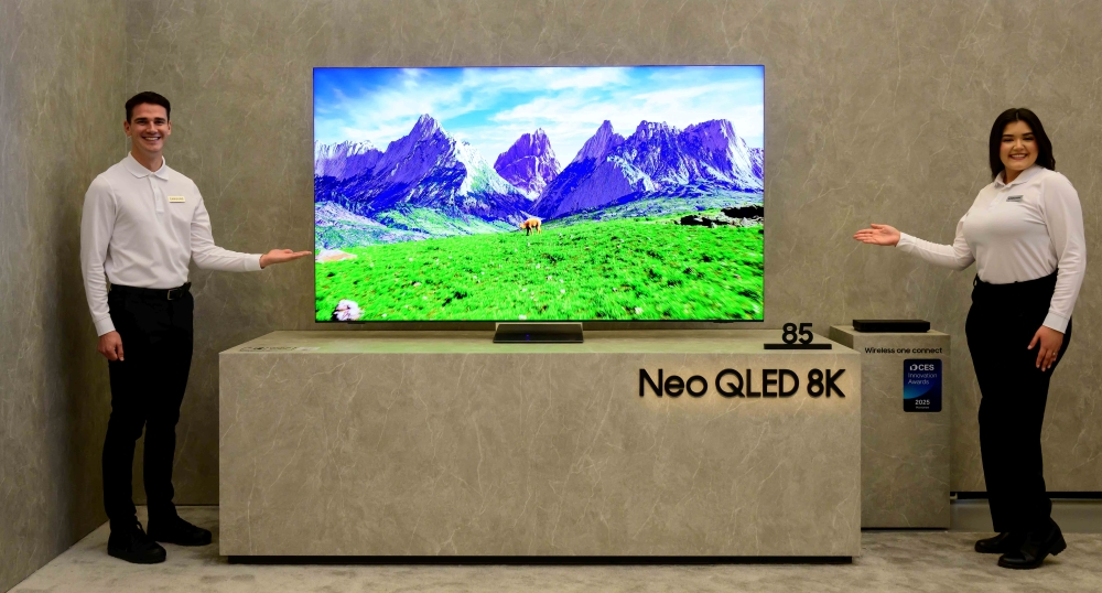 Samsung QN990F 8K Television na CES 2025